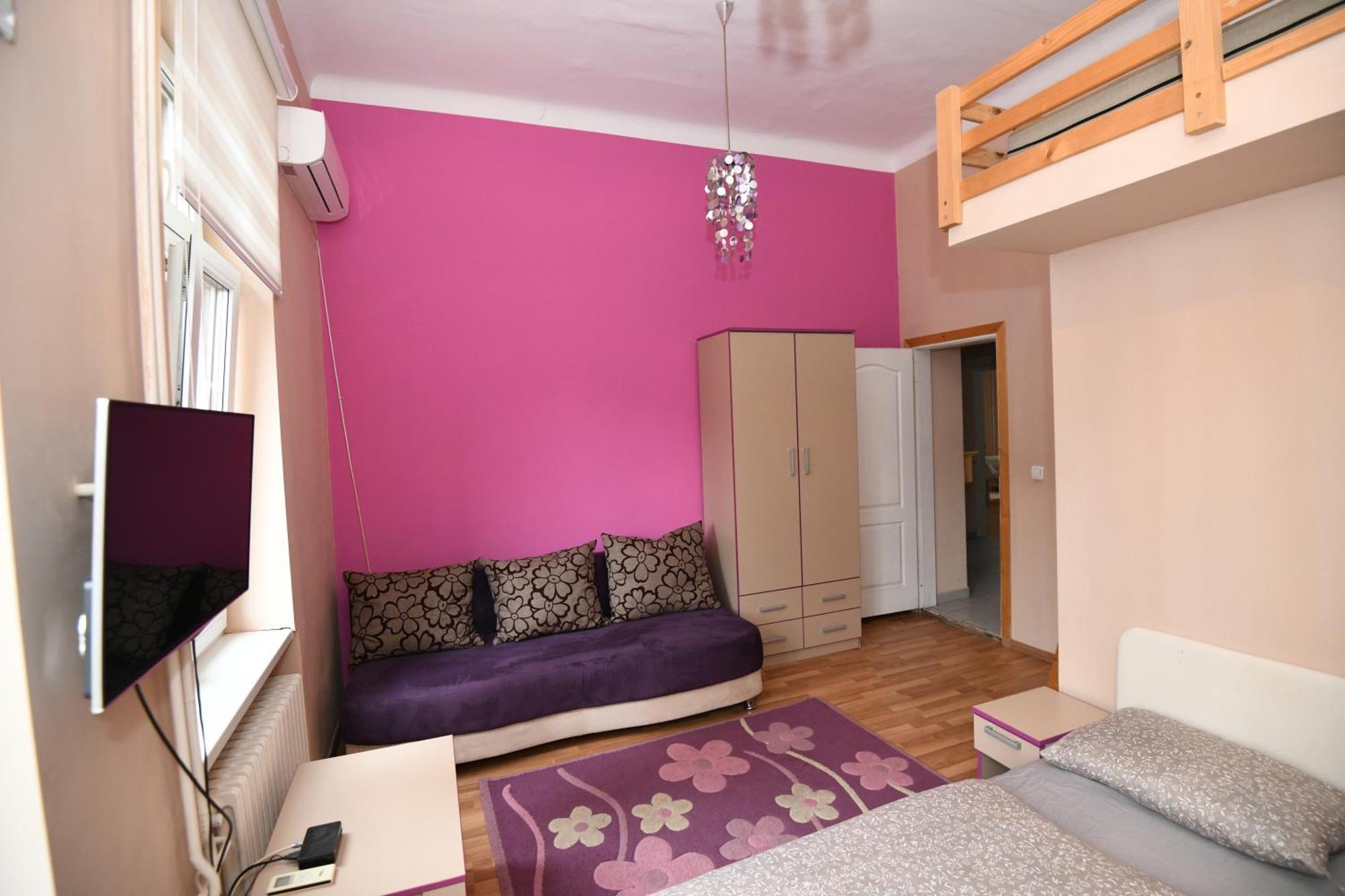 Downtown Apartment *